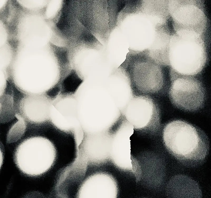 Detailansicht des abstrakten Fotos mit dunklen Flächen und hellen Punkten