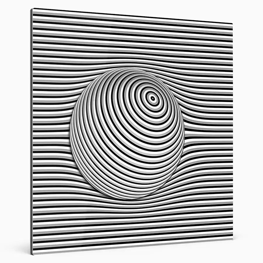 Gestreifte Kugel auf Hintergrund mit horizontalen streifen, Kugel verformt den Hintergrund auf weißer Wand hängend.