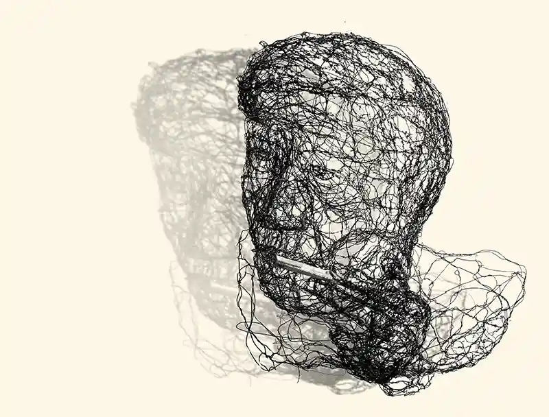 Der Kopf von Helmut Schmidt als Drahtskulptur mit Schatten von links