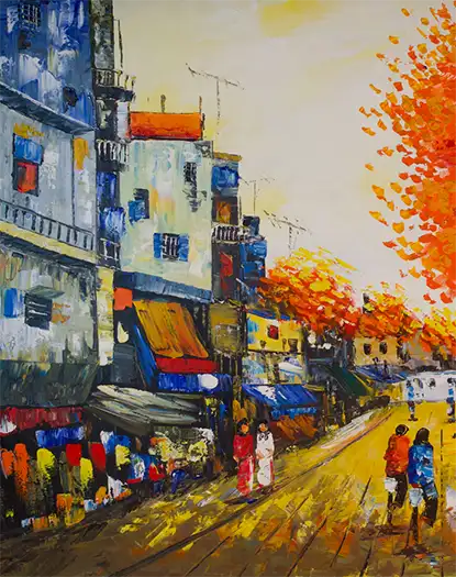 Eine asiatische Stadtansicht, der Blick geht weit in eine Straße, Radfahrer, Menschen und ein auffälliger organener Baum, Detailansicht der Häuser