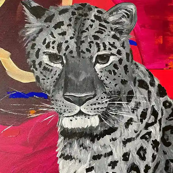 Acrylgemälde eines Leoparden vor rotem Hintergrund, Hochformat, farbig, Detail Kopf