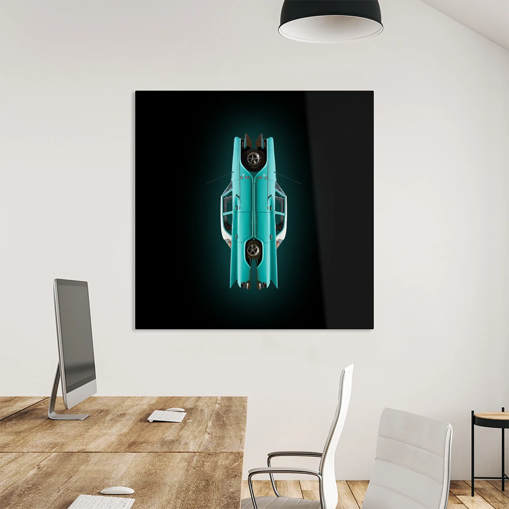 Chrysler Newport, grün, gegeneinander gespiegelt vor scharzem Hintergrund, Format quadratisch, an heller Wand mit Tisch hängend