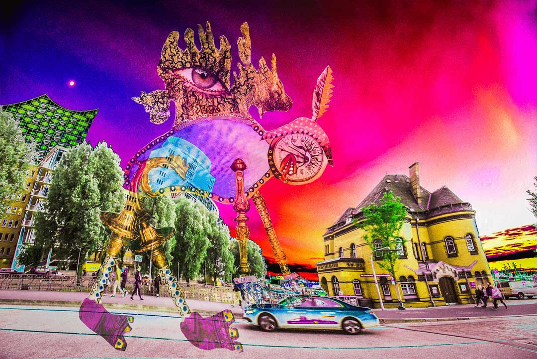 Ein Phantasiewesen läuft durch Hamburg, roter Himmel, digital verfremdet