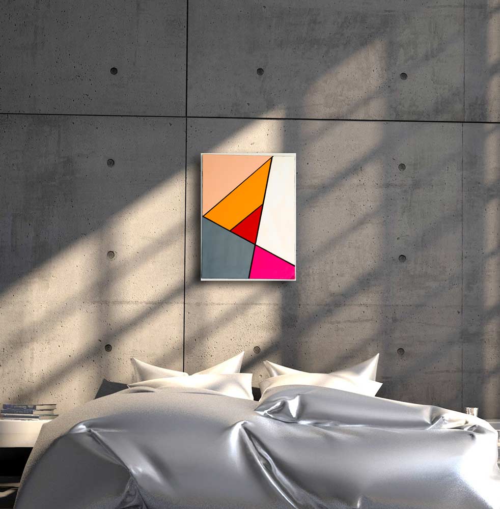 Das Gemälde hängt an einer grauen Betonwand über einem  Bett