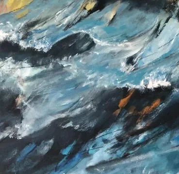 Große Wellenberge mit Wolken, dynamische  Bewegungen, Detailansicht der Wellen.