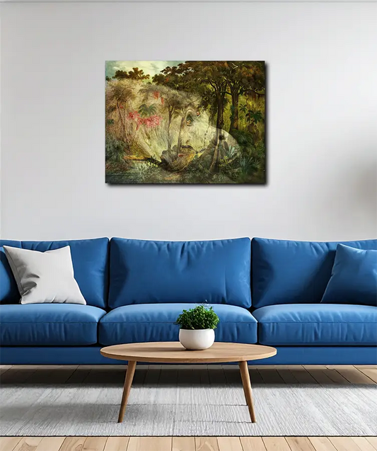 eine Zeichnung des brasilianischen Urwalds als Komposition mit einem Gorilla, gelbe, grüne und braune Farbtöne, an heller Wand hängend mit blauem Sofa