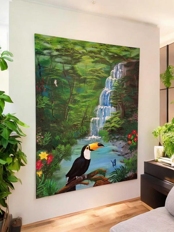 Das Acrylgemälde "Toucan in the jungle" der Künstlerin Sara Schubert in dekorativer Umgebung. 120cm x 90cm