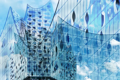 Verschiedene Ansichter der Elbphilharmonie miteinander kombiniert und übereinander gestellt.