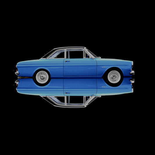 blauer Ford Taunus,gespiegelt und neu zusammengesetzt, Format quadratisch  vor schwarzem Hintergrund